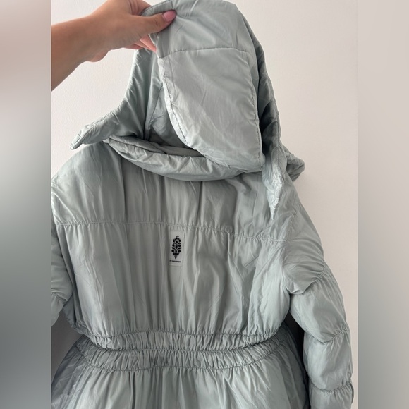 FREE PEOPLE NWT Like A Dream Long Reversible Puffer Jacket in Smoked Sage L - Picture 14 of 15